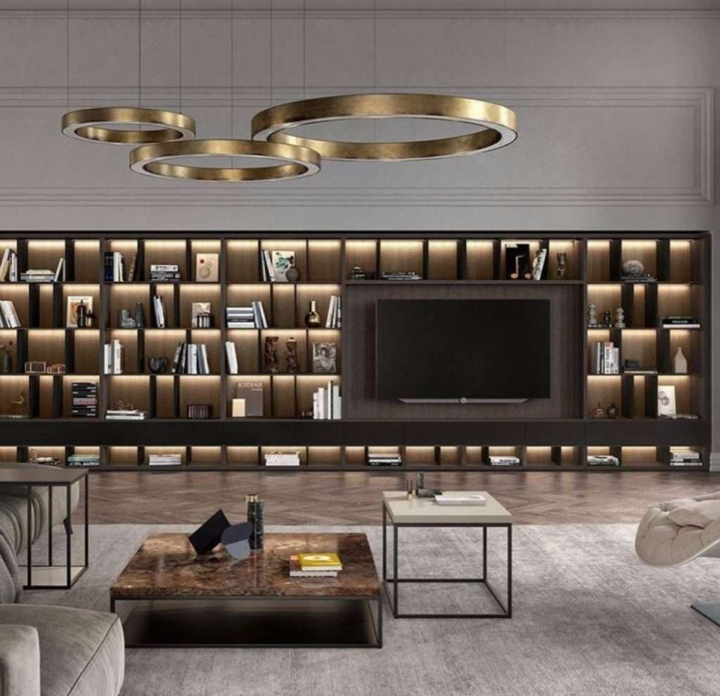 Regalwand in dunklem Holz mit indirekter Beleuchtung und Occhio Leuchten im Vordergrund